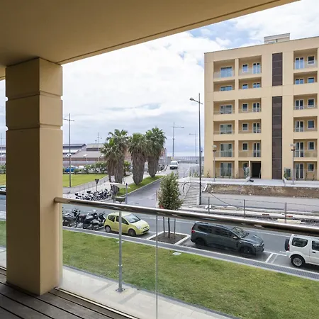 Sunny See Docklands By Wonderful Italy